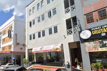 Kulai Bandar Indahpura / Jalan Kenanga 29/6 / End lot 4-Storey Shoplot