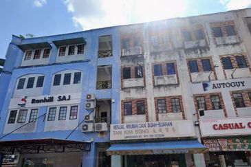 Kulai Bandar Indahpura / Jalan Kenanga 29/6 / End lot 4-Storey Shoplot