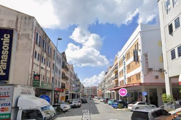 Kulai Bandar Indahpura / Jalan Kenanga 29/6 / End lot 4-Storey Shoplot
