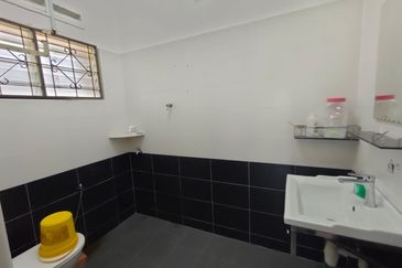 Kulai / Jalan Sekolah Cina / Single Storey bungalow 2 Unit
