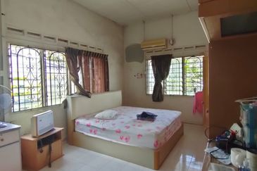 Kulai / Jalan Sekolah Cina / Single Storey bungalow 2 Unit