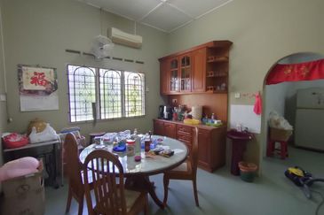 Kulai / Jalan Sekolah Cina / Single Storey bungalow 2 Unit