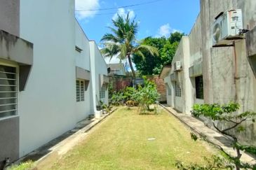 Kulai / Jalan Sekolah Cina / Single Storey bungalow 2 Unit