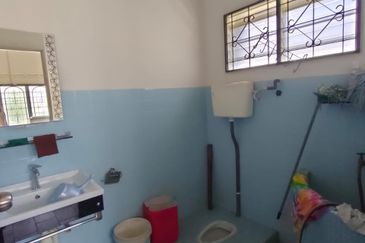 Kulai / Jalan Sekolah Cina / Single Storey bungalow 2 Unit