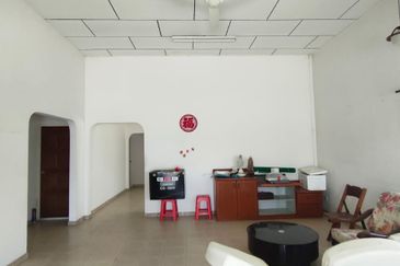 Kulai / Jalan Sekolah Cina / Single Storey bungalow 2 Unit