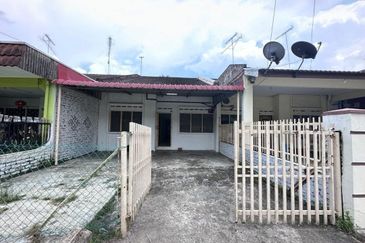 Kulai Kota Kulai /Jalan Pinang /1 Storey House Original Unit/ Full Loan Unit