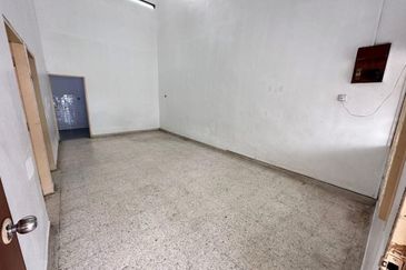 Kulai Kota Kulai /Jalan Pinang /1 Storey House Original Unit/ Full Loan Unit