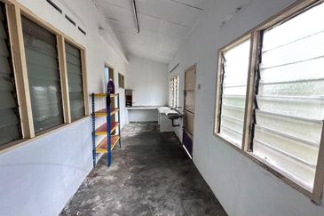 Kulai Kota Kulai /Jalan Pinang /1 Storey House Original Unit/ Full Loan Unit