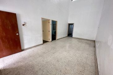 Kulai Kota Kulai /Jalan Pinang /1 Storey House Original Unit/ Full Loan Unit