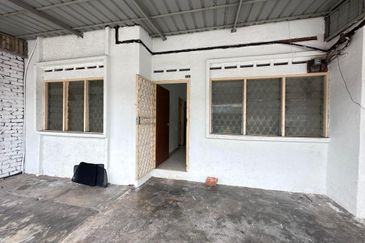 Kulai Kota Kulai /Jalan Pinang /1 Storey House Original Unit/ Full Loan Unit