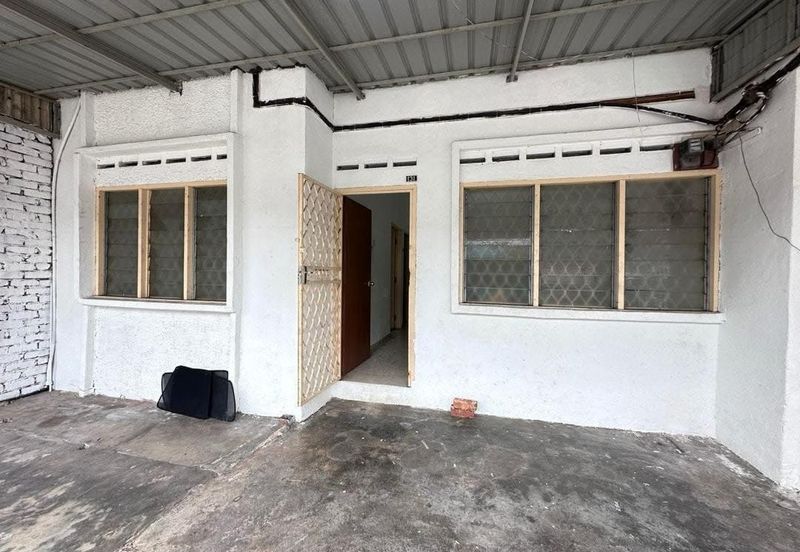 Kulai Kota Kulai /Jalan Pinang /1 Storey House Original Unit/ Full Loan Unit
