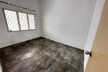 Kulai Kota Kulai /Jalan Pinang /1 Storey House Original Unit/ Full Loan Unit