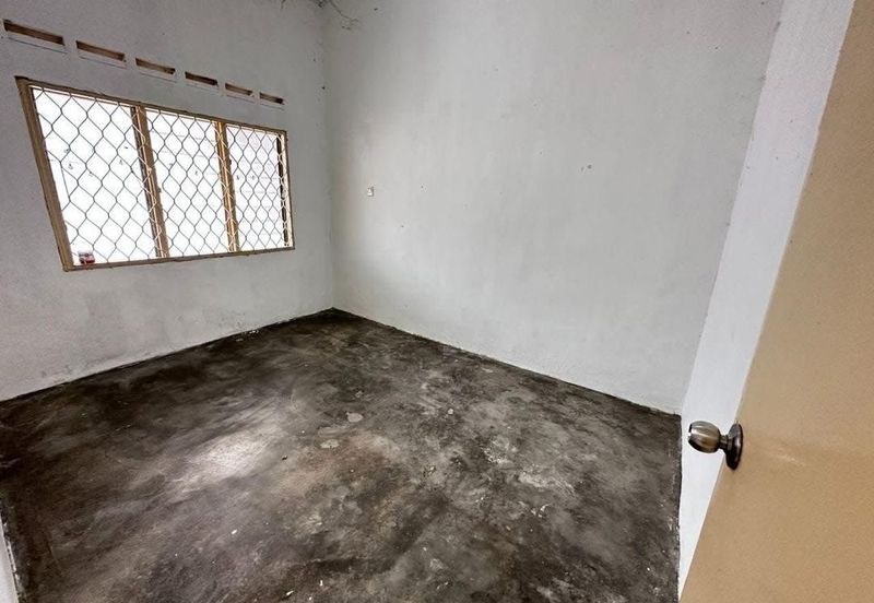 Kulai Kota Kulai /Jalan Pinang /1 Storey House Original Unit/ Full Loan Unit