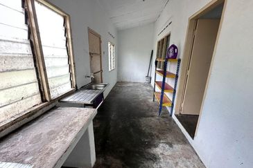 Kulai Kota Kulai /Jalan Pinang /1 Storey House Original Unit/ Full Loan Unit