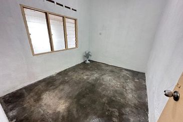 Kulai Kota Kulai /Jalan Pinang /1 Storey House Original Unit/ Full Loan Unit