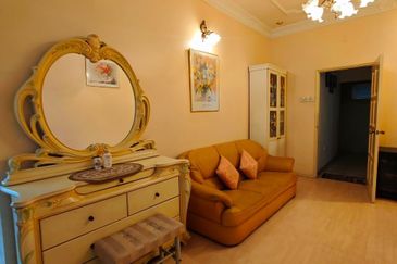 JB / Bungalow House Stulang Laut