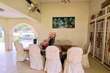 JB / Bungalow House Stulang Laut