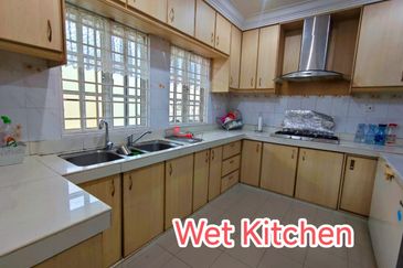 JB / Bungalow House Stulang Laut