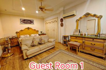 JB / Bungalow House Stulang Laut