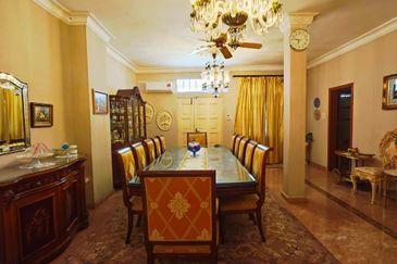 JB / Bungalow House Stulang Laut