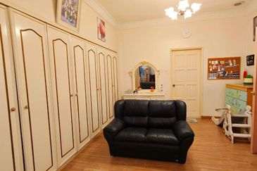 JB / Bungalow House Stulang Laut