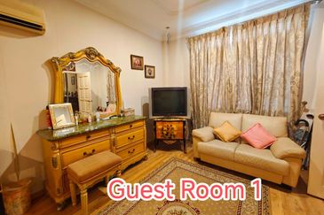 JB / Bungalow House Stulang Laut