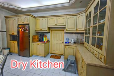 JB / Bungalow House Stulang Laut