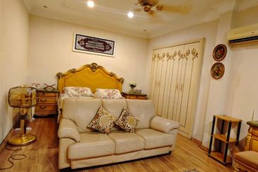 JB / Bungalow House Stulang Laut