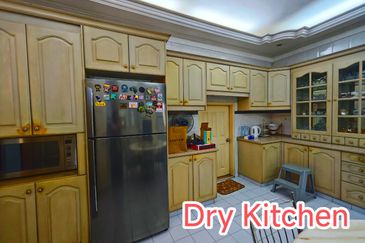 JB / Bungalow House Stulang Laut