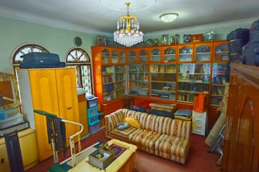 JB / Bungalow House Stulang Laut