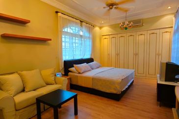 JB / Bungalow House Stulang Laut