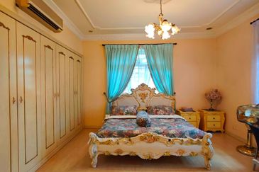 JB / Bungalow House Stulang Laut