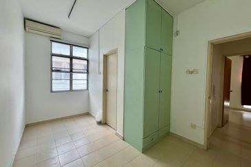 Kulai Johor Bandar Putra Double Storey Superlink End Lot Terraced House 