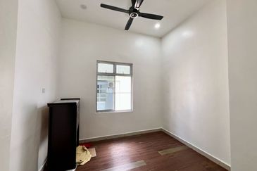 Kulai Johor Bandar Putra Double Storey Superlink End Lot Terraced House 