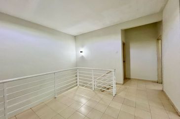 Kulai Johor Bandar Putra Double Storey Superlink End Lot Terraced House 