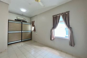 Kulai Johor Bandar Putra Double Storey Superlink End Lot Terraced House 