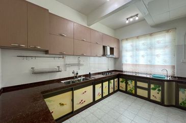 Kulai Johor Bandar Putra Double Storey Superlink End Lot Terraced House 