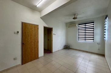 Kulai Johor Bandar Putra Double Storey Superlink End Lot Terraced House 