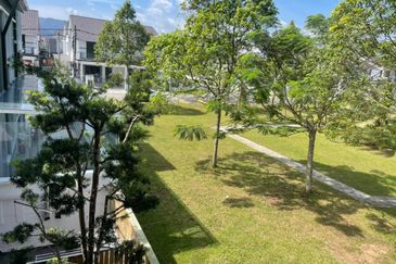 Kulai Taman Lagenda Putra / Double Storey Semi D (End Lot Unit) 