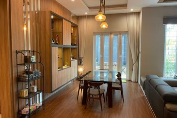 Kulai Taman Lagenda Putra / Double Storey Semi D (End Lot Unit) 