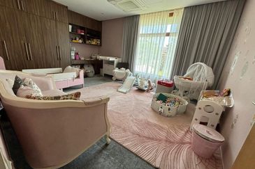 Iskandar Puteri / Ledang Heights / Bungalow House with private pool