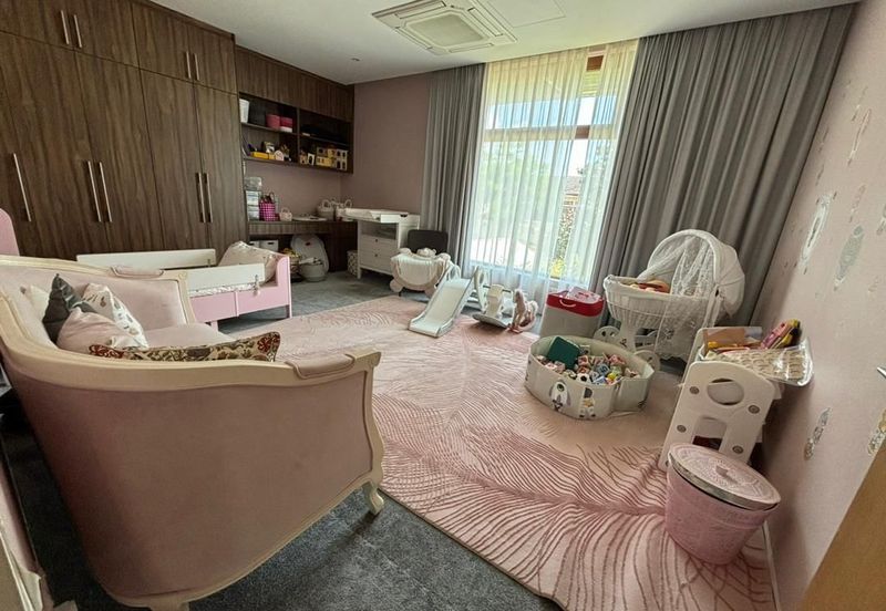 Iskandar Puteri / Ledang Heights / Bungalow House with private pool