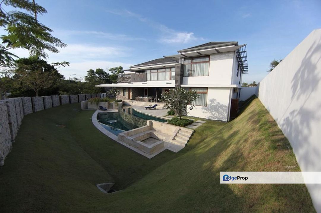 Iskandar Puteri / Ledang Heights / Bungalow House with private pool, Johor, 