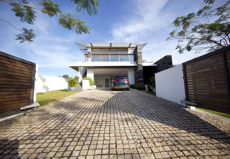 Iskandar Puteri / Ledang Heights / Bungalow House with private pool