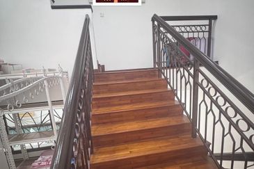 Ulu Tiram / Taman Pelangi Indah / Jln Pesona / 2.5 Storey Semi-D