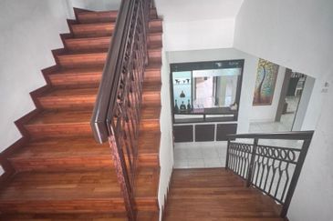 Ulu Tiram / Taman Pelangi Indah / Jln Pesona / 2.5 Storey Semi-D