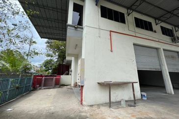 Kulai Industrial Putri Kulai / 2 Storey Terrace Factory Corner 
