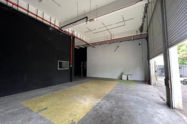 Kulai Industrial Putri Kulai / 2 Storey Terrace Factory Corner 