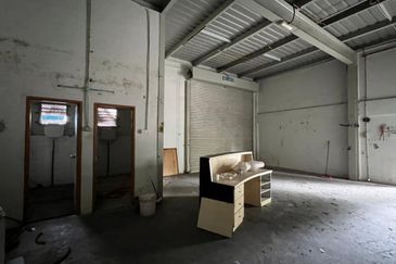 Kulai Industrial Putri Kulai / 2 Storey Terrace Factory Corner 