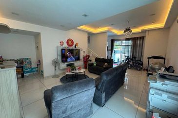 Kulai Lagenda Putra /Jalan Lagenda 53/  Double Storey End Lot House